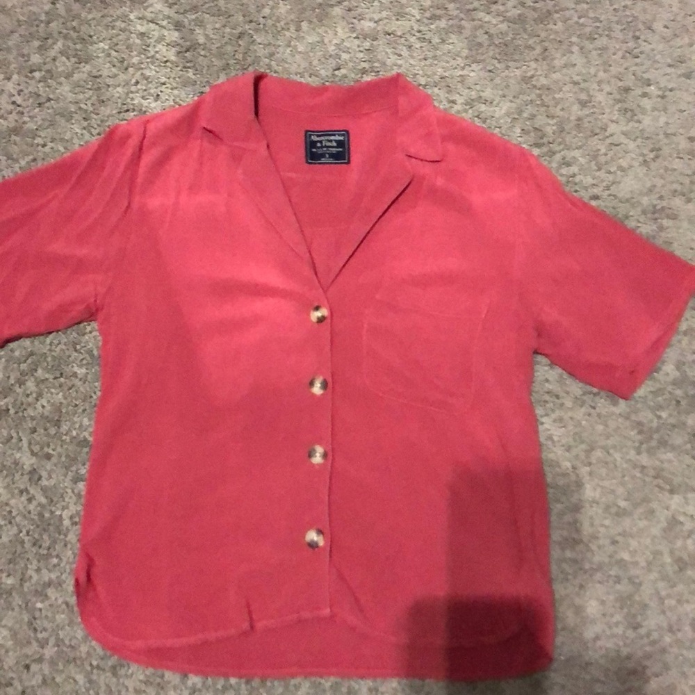 Button down short sleeve shirt